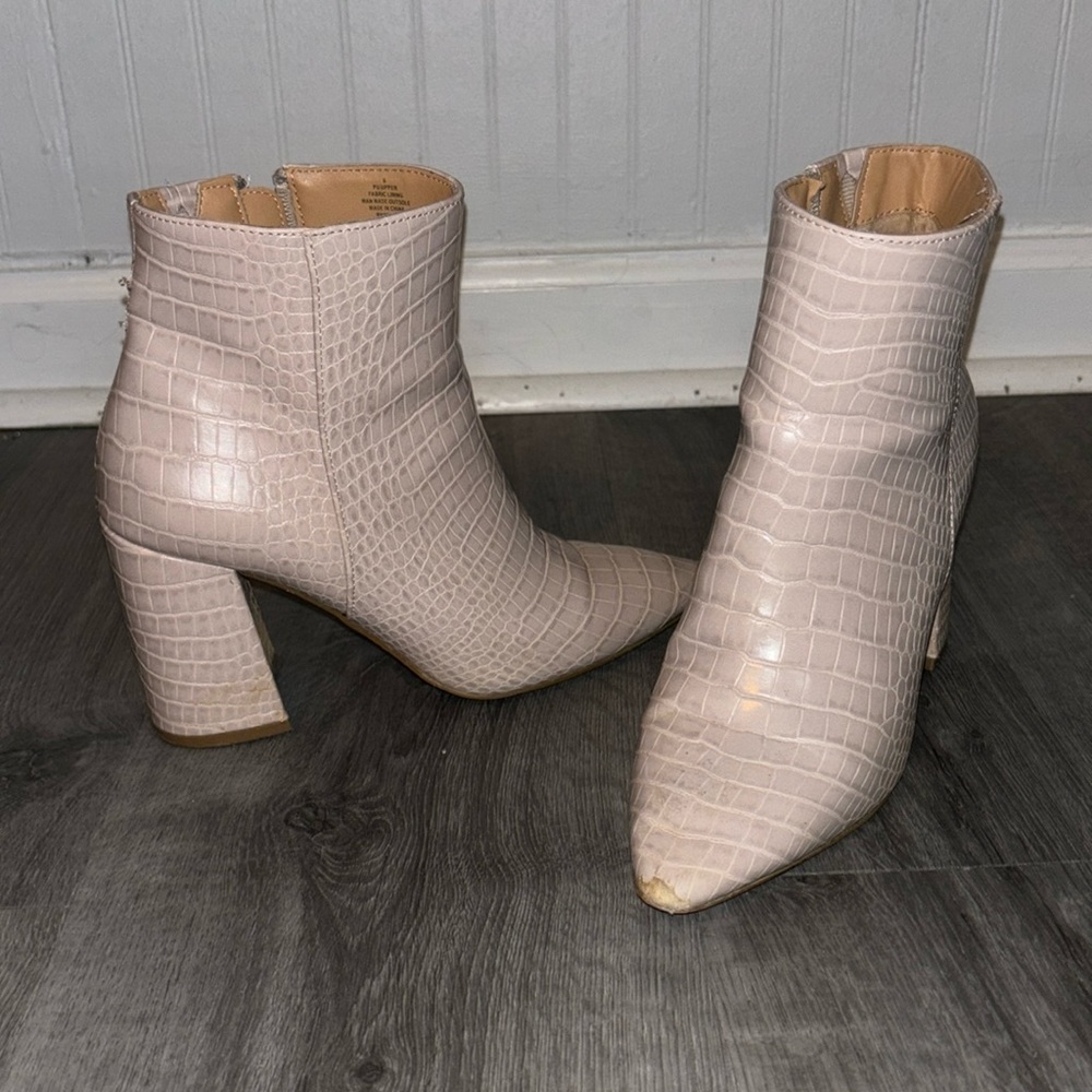 Express, Soft Pink, Size 6, Booties
